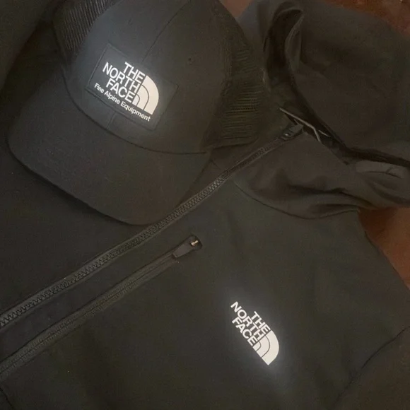 The North Face Men's Black Performance Jacket - Picture 2 of 7